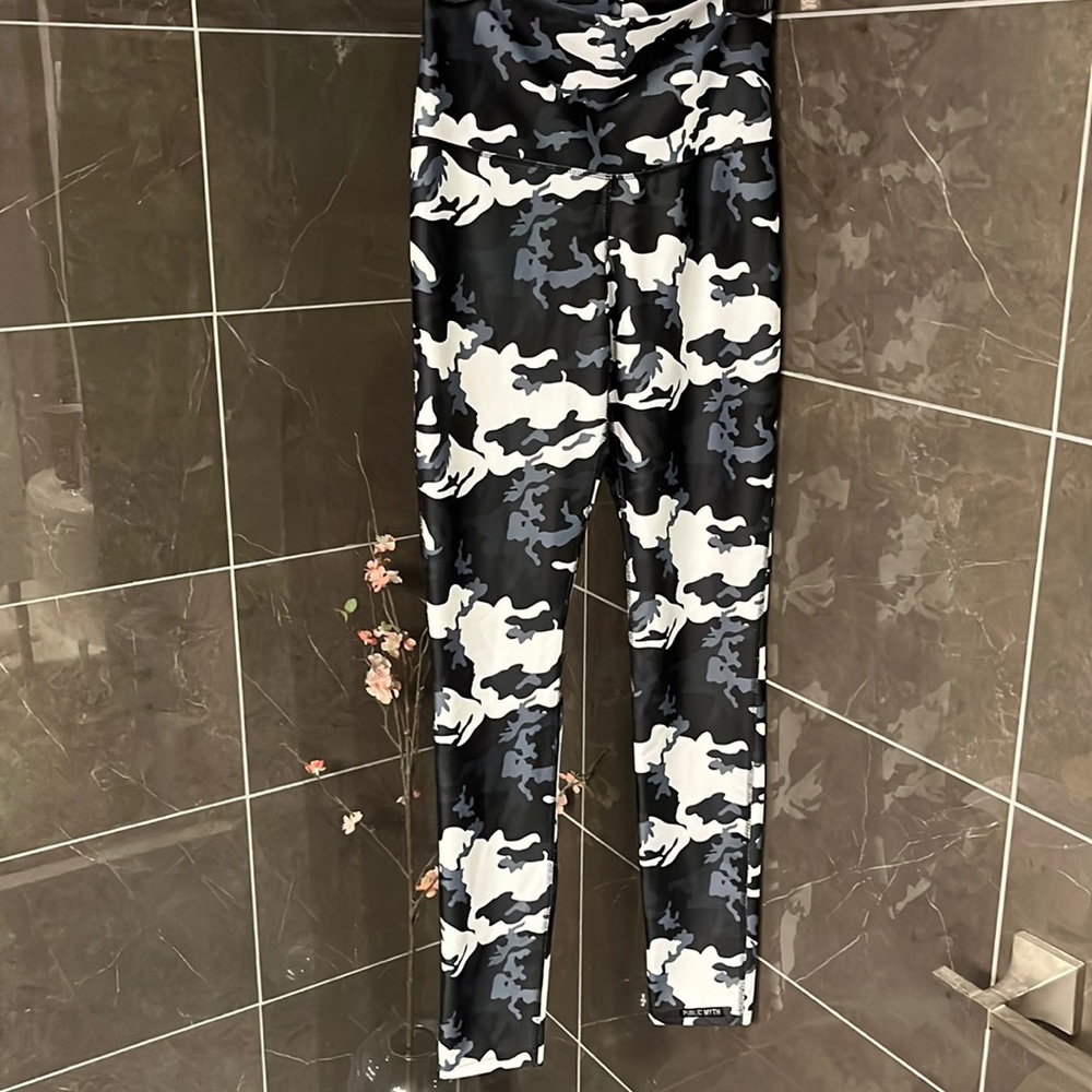 Public Myth leggings